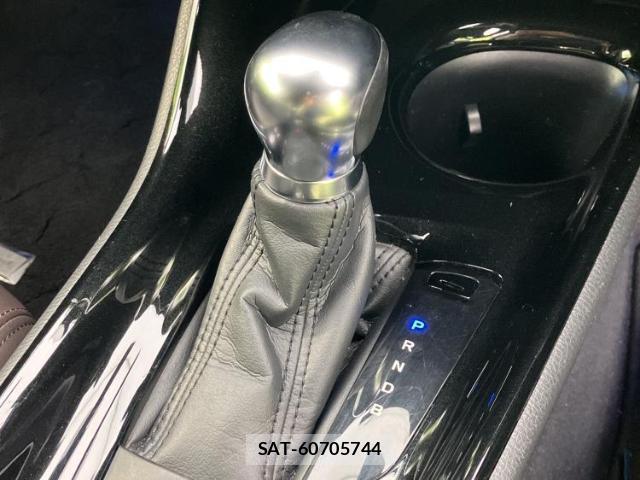 Toyota C-HR 2017-09 8854318-17