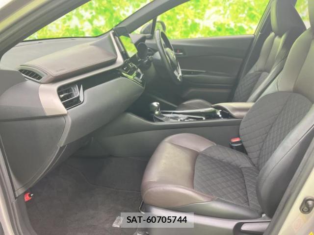 Toyota C-HR 2017-09 8854318-6