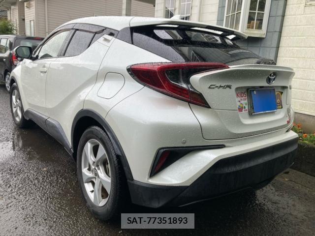 Toyota C-HR 2019-06 8855106-12