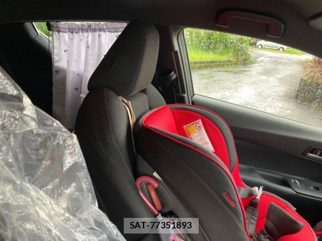 Toyota C-HR 2019-06 8855106-8