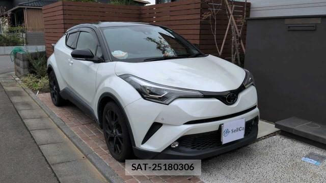 Toyota C-HR 2019-10 8855389-11