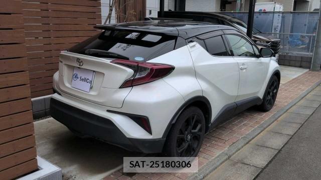 Toyota C-HR 2019-10 8855389-12