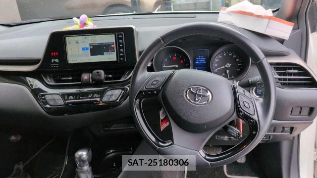 Toyota C-HR 2019-10 8855389-16