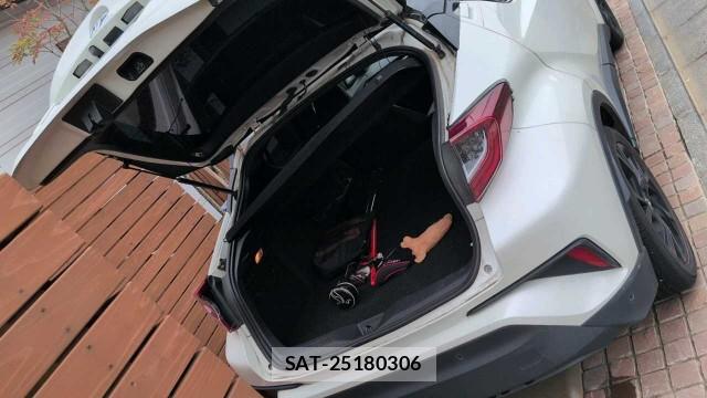 Toyota C-HR 2019-10 8855389-17
