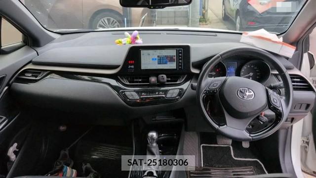 Toyota C-HR 2019-10 8855389-2