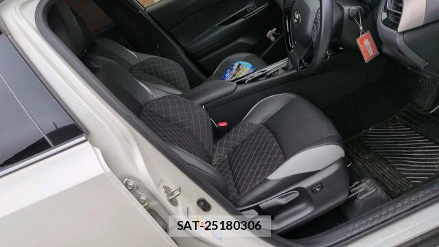 Toyota C-HR 2019-10 8855389-5