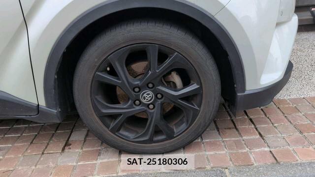 Toyota C-HR 2019-10 8855389-8