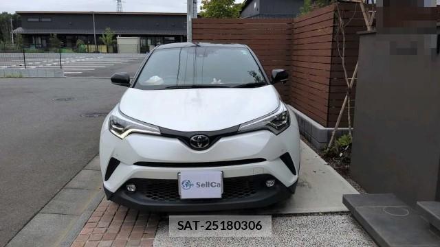 Toyota C-HR 2019-10 8855389-9