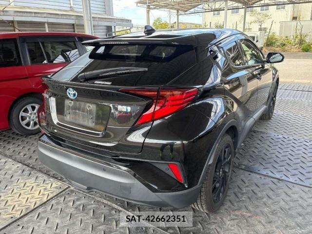 Toyota C-HR 2021-10 8855482-1