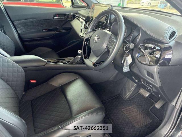 Toyota C-HR 2021-10 8855482-3