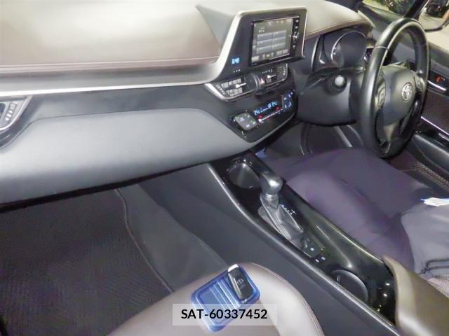 Toyota C-HR 2017-07 8856279-2