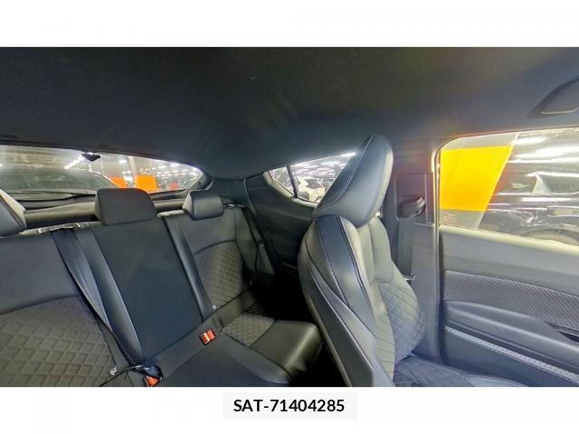 Toyota C-HR 2021-08 8856562-4