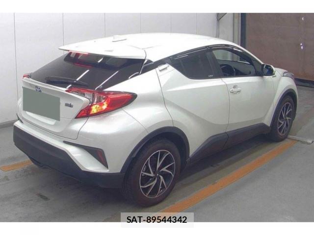 Toyota C-HR 2017-11 8856569-1