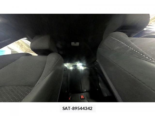 Toyota C-HR 2017-11 8856569-6