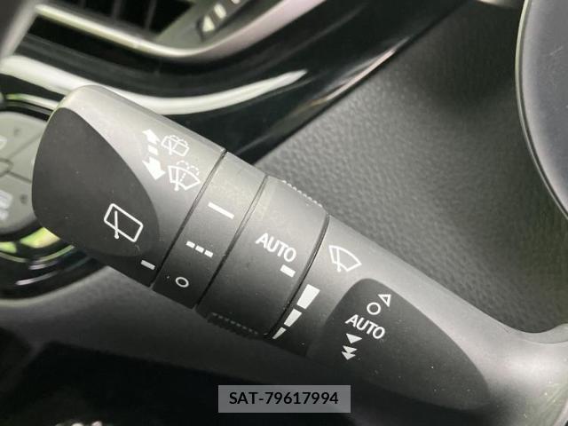 Toyota C-HR 2018-04 8856930-13