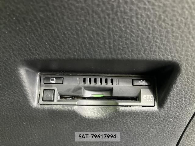 Toyota C-HR 2018-04 8856930-15