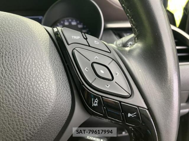 Toyota C-HR 2018-04 8856930-17