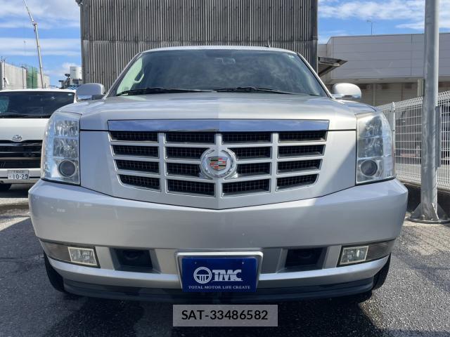Cadillac ESCALADE 2013-04 8856479-1