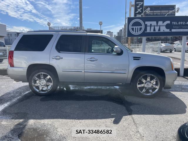 Cadillac ESCALADE 2013-04 8856479-2