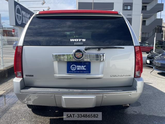 Cadillac ESCALADE 2013-04 8856479-3