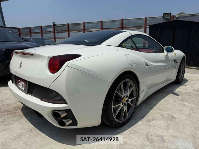 Ferrari California 2018-03 8856180-1
