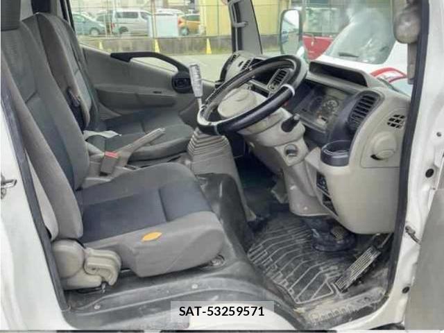MITSUBISHI FUSO CANTER GUTS 2015-11 8855020-5