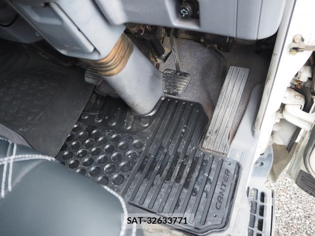 MITSUBISHI FUSO CANTER 2005-03 8854740-13