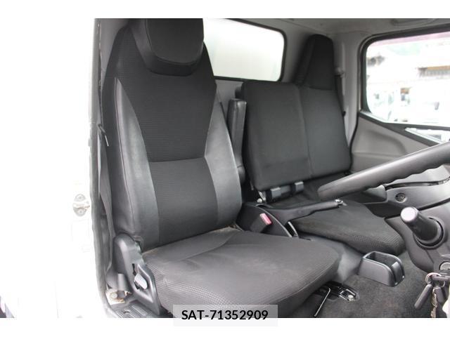 MITSUBISHI FUSO CANTER 2017-06 8854861-11