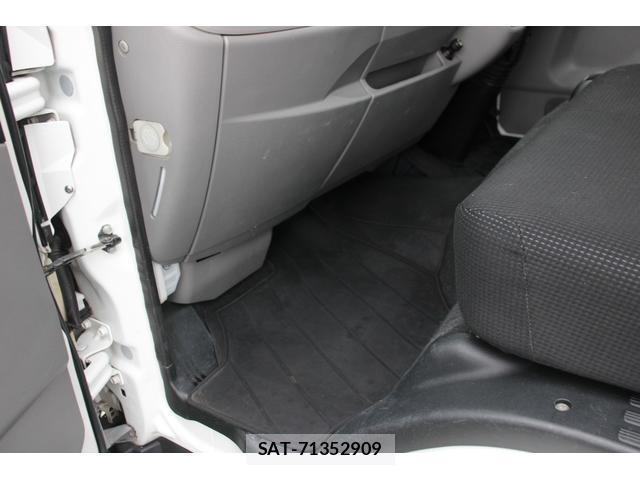 MITSUBISHI FUSO CANTER 2017-06 8854861-19