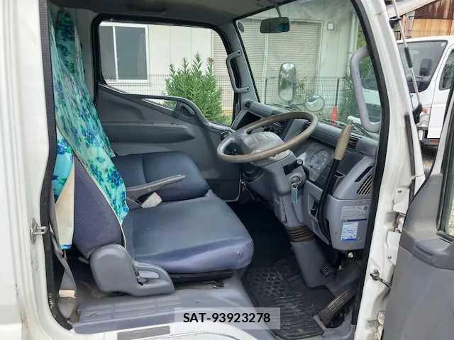 MITSUBISHI FUSO CANTER 2011 8855691-2