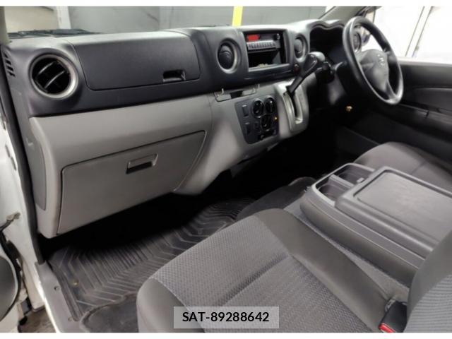 Nissan Caravan 2015-08 8855906-2