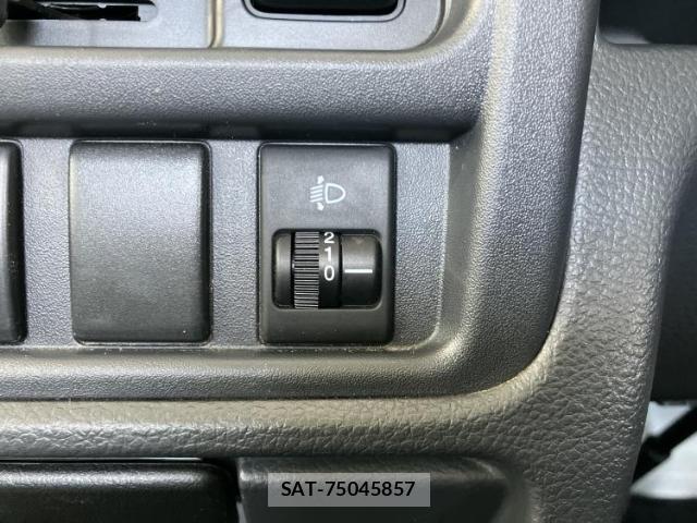 Suzuki CARRY TRUCK 2018-10 8857111-11