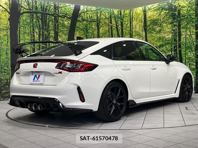 Honda CIVIC 2025-03 8854686-16