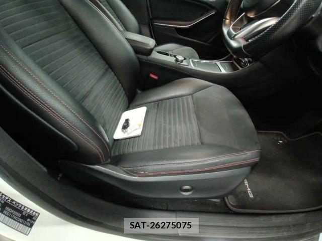 Mercedes Benz CLA-CLASS 2015-07 8855812-4