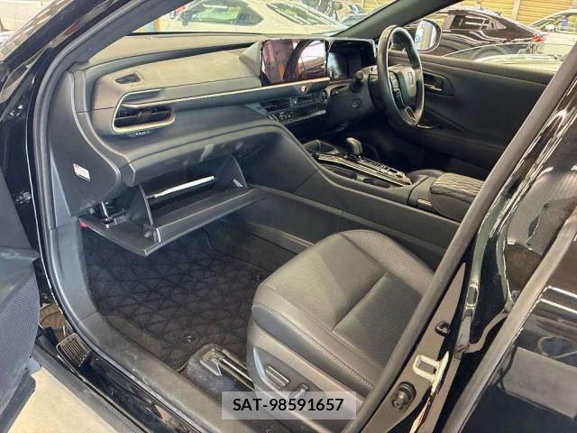 Toyota Crown Crossover 2024-06 8855571-3