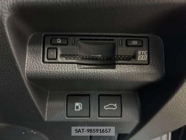 Toyota Crown Crossover 2024-06 8855571-4