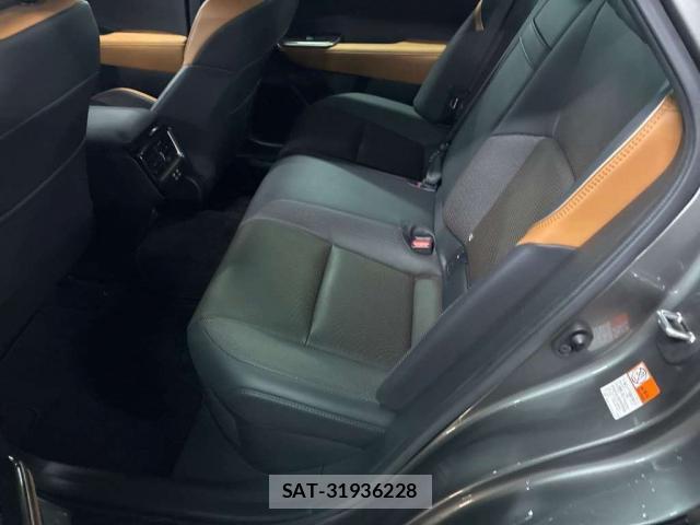 Toyota Crown Crossover 2023-07 8855777-12
