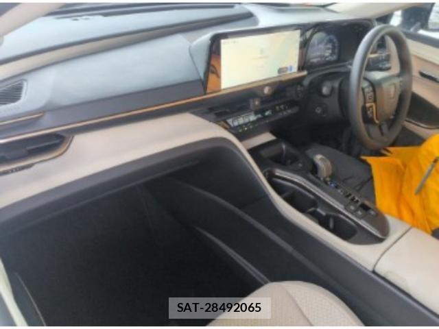 Toyota Crown Crossover 2023-08 8855803-2