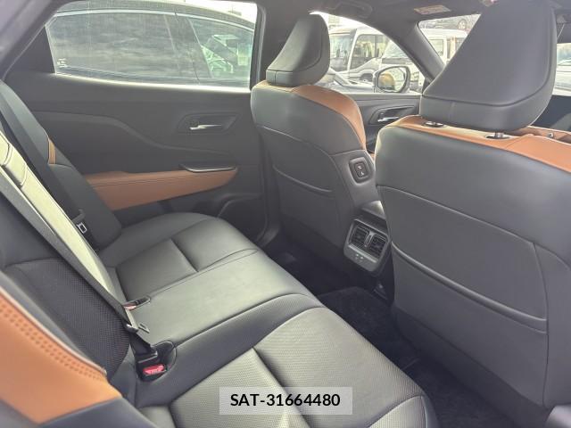 Toyota Crown Crossover 2023-04 8856146-6