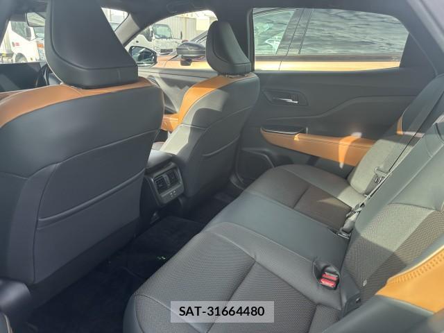 Toyota Crown Crossover 2023-04 8856146-7