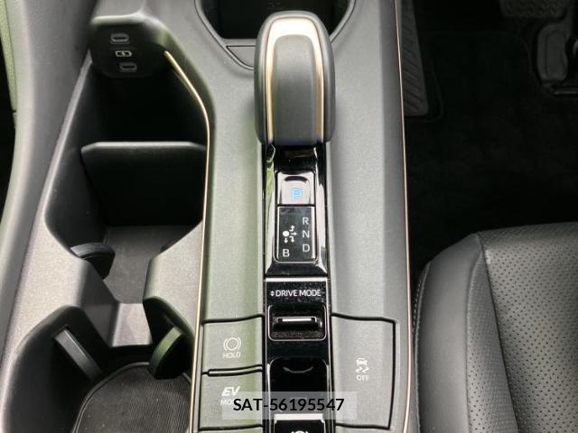 Toyota Crown Crossover 2023-04 8857070-17