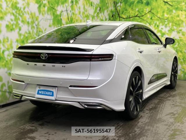 Toyota Crown Crossover 2023-04 8857070-2