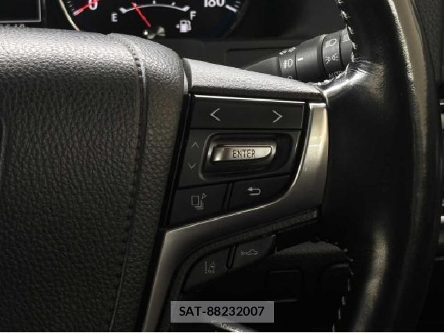 Toyota CROWN HYBRID 2017-10 8854499-10