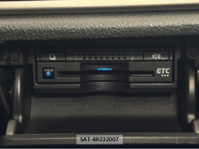 Toyota CROWN HYBRID 2017-10 8854499-17