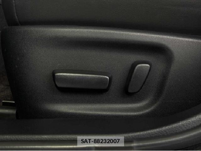 Toyota CROWN HYBRID 2017-10 8854499-19