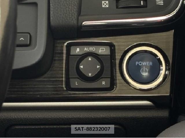 Toyota CROWN HYBRID 2017-10 8854499-6