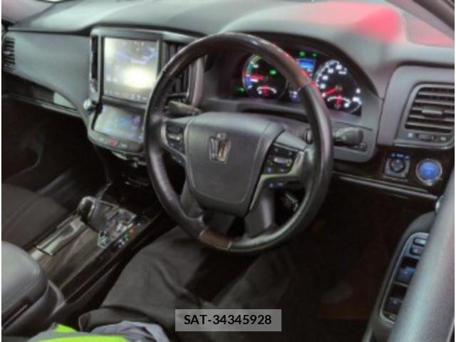 Toyota CROWN HYBRID 2018-02 8855776-2