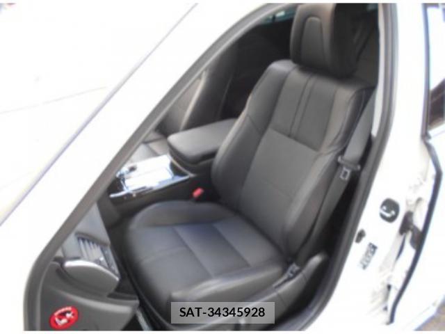 Toyota CROWN HYBRID 2018-02 8855776-6