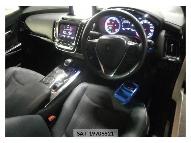 Toyota CROWN HYBRID 2019-09 8856114-1
