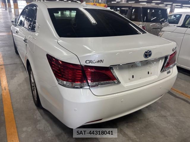 Toyota CROWN HYBRID 2013-10 8856168-3